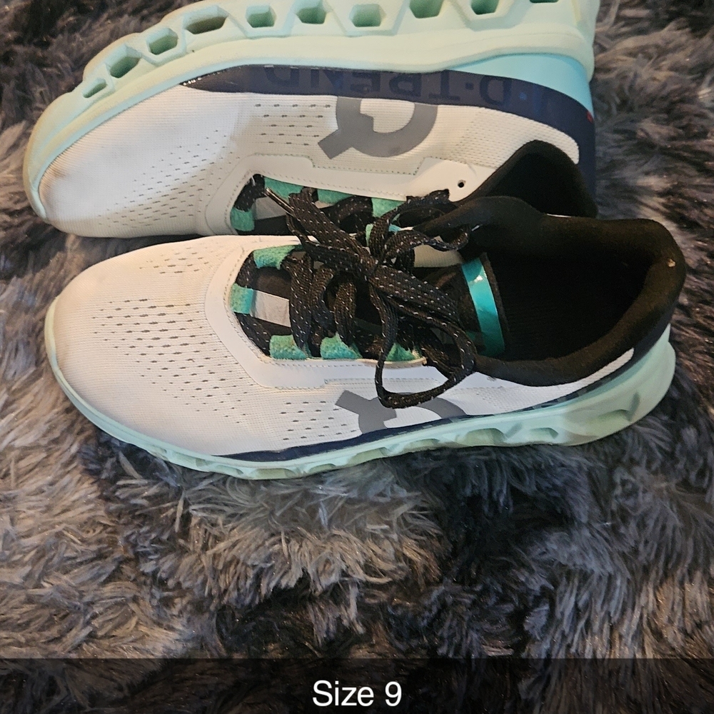 Women's White and Mint On running sneakers - size 9